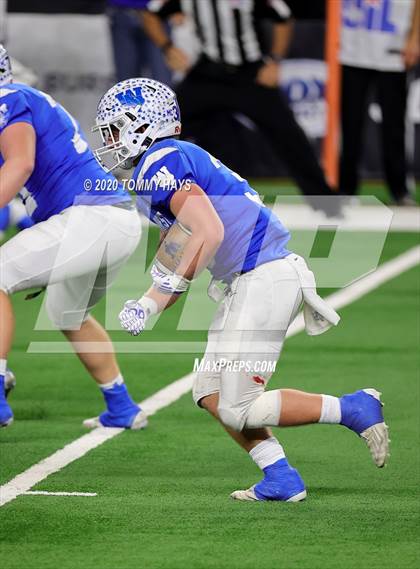 Thumbnail 1 in Windthorst vs. Mart (UIL Class 2A Division 2 State Final) photogallery.