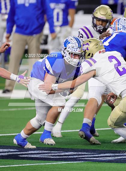 Thumbnail 3 in Windthorst vs. Mart (UIL Class 2A Division 2 State Final) photogallery.