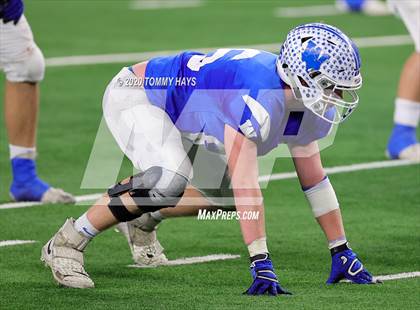 Thumbnail 1 in Windthorst vs. Mart (UIL Class 2A Division 2 State Final) photogallery.
