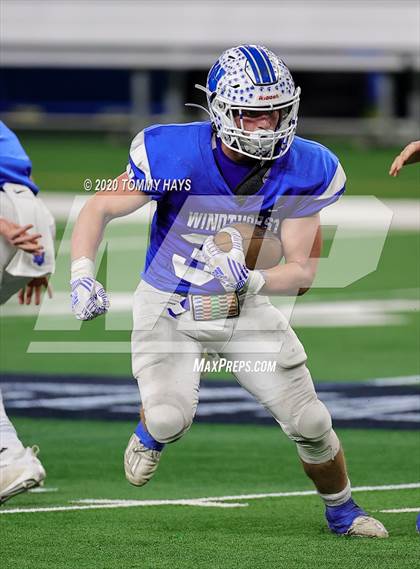 Thumbnail 1 in Windthorst vs. Mart (UIL Class 2A Division 2 State Final) photogallery.