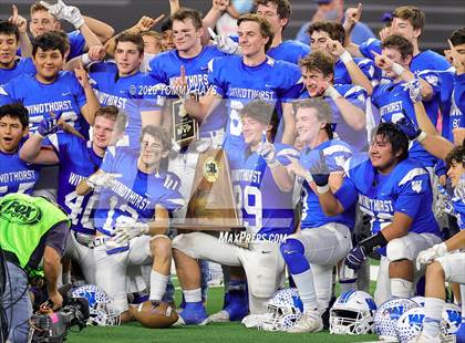 Thumbnail 3 in Windthorst vs. Mart (UIL Class 2A Division 2 State Final) photogallery.
