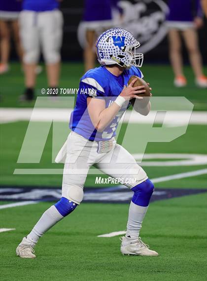Thumbnail 3 in Windthorst vs. Mart (UIL Class 2A Division 2 State Final) photogallery.