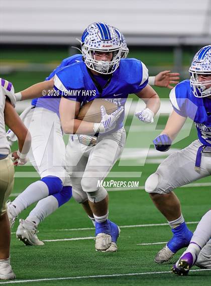 Thumbnail 2 in Windthorst vs. Mart (UIL Class 2A Division 2 State Final) photogallery.