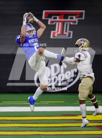Thumbnail 2 in Windthorst vs. Mart (UIL Class 2A Division 2 State Final) photogallery.