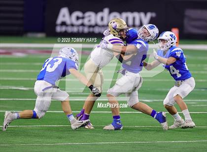 Thumbnail 3 in Windthorst vs. Mart (UIL Class 2A Division 2 State Final) photogallery.