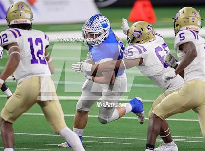 Thumbnail 1 in Windthorst vs. Mart (UIL Class 2A Division 2 State Final) photogallery.