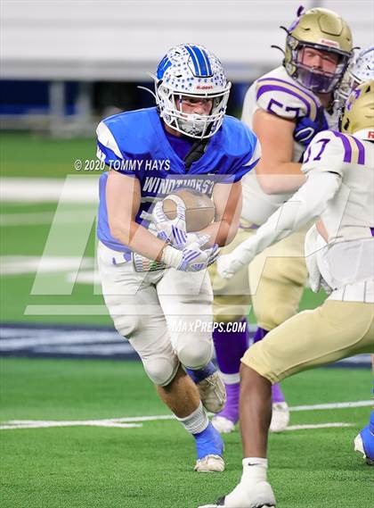 Thumbnail 1 in Windthorst vs. Mart (UIL Class 2A Division 2 State Final) photogallery.