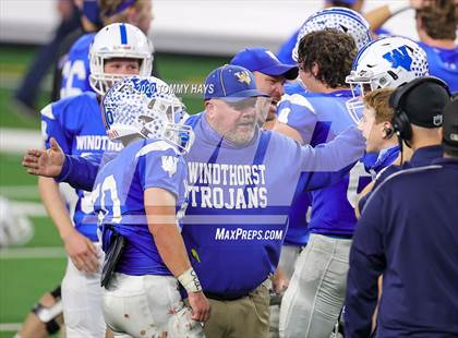 Thumbnail 3 in Windthorst vs. Mart (UIL Class 2A Division 2 State Final) photogallery.