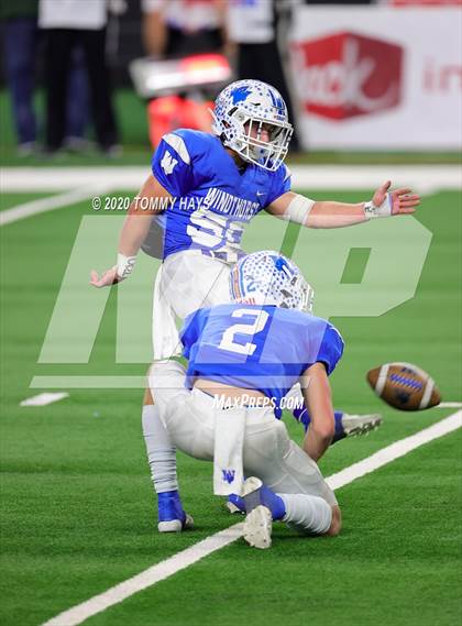 Thumbnail 3 in Windthorst vs. Mart (UIL Class 2A Division 2 State Final) photogallery.