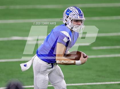 Thumbnail 3 in Windthorst vs. Mart (UIL Class 2A Division 2 State Final) photogallery.