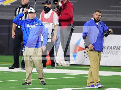 Thumbnail 3 in Windthorst vs. Mart (UIL Class 2A Division 2 State Final) photogallery.
