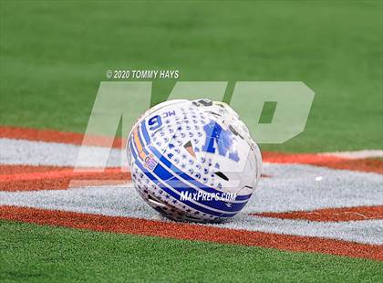 Thumbnail 1 in Windthorst vs. Mart (UIL Class 2A Division 2 State Final) photogallery.