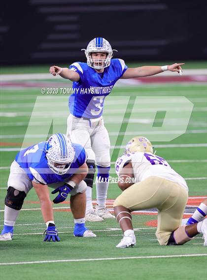 Thumbnail 1 in Windthorst vs. Mart (UIL Class 2A Division 2 State Final) photogallery.