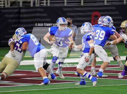 Thumbnail 2 in Windthorst vs. Mart (UIL Class 2A Division 2 State Final) photogallery.