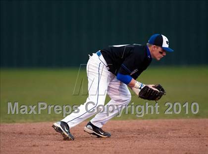 Thumbnail 2 in Hebron vs. Arlington (Rawlings Lake Cities Classic) photogallery.