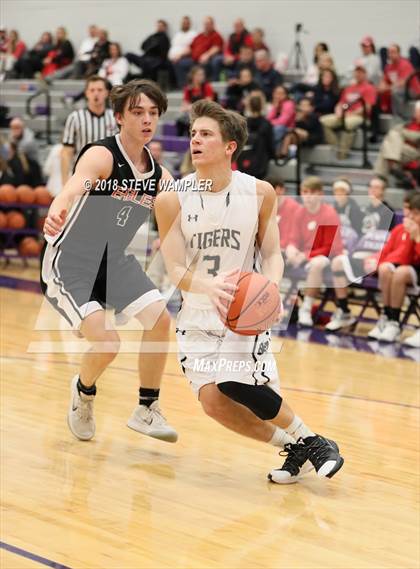 Thumbnail 3 in Central vs. Westmoreland (Watertown Christmas Tournament) photogallery.
