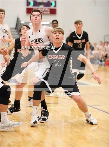 Thumbnail 2 in Central vs. Westmoreland (Watertown Christmas Tournament) photogallery.