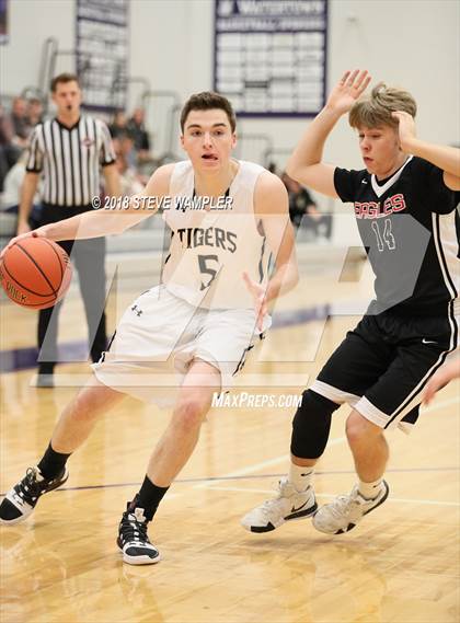 Thumbnail 1 in Central vs. Westmoreland (Watertown Christmas Tournament) photogallery.
