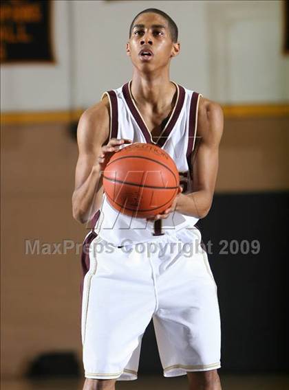 Thumbnail 2 in Iona Prep vs Bishop Ford (CHSAA A Final) photogallery.