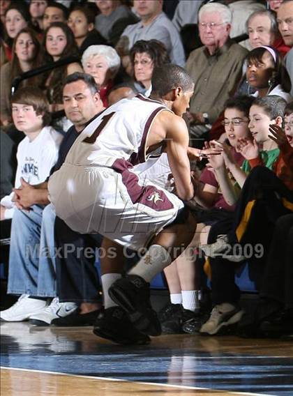 Thumbnail 1 in Iona Prep vs Bishop Ford (CHSAA A Final) photogallery.