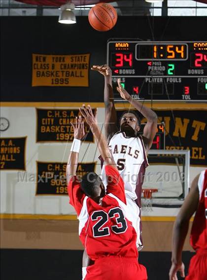 Thumbnail 3 in Iona Prep vs Bishop Ford (CHSAA A Final) photogallery.
