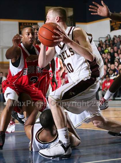 Thumbnail 2 in Iona Prep vs Bishop Ford (CHSAA A Final) photogallery.