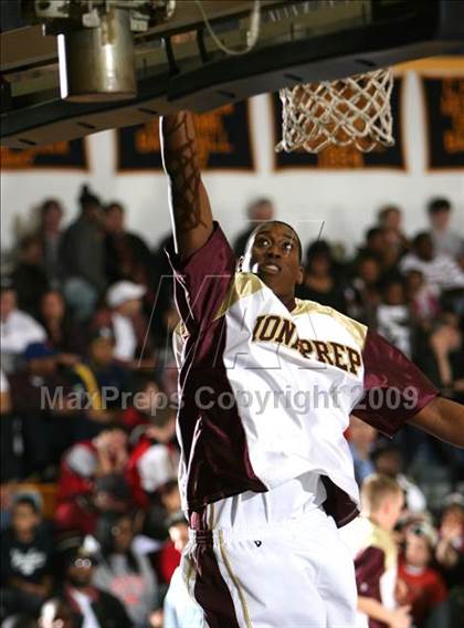 Thumbnail 1 in Iona Prep vs Bishop Ford (CHSAA A Final) photogallery.
