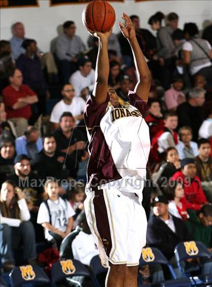 Thumbnail 3 in Iona Prep vs Bishop Ford (CHSAA A Final) photogallery.