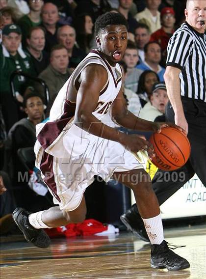 Thumbnail 3 in Iona Prep vs Bishop Ford (CHSAA A Final) photogallery.