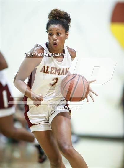 Thumbnail 2 in Mater Dei Catholic @  Alemany (CIF SS Division 2-AA final) photogallery.