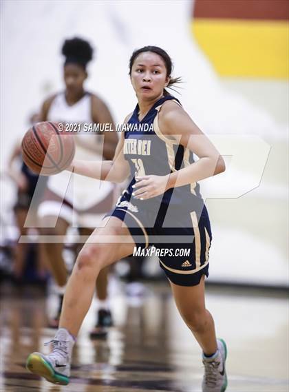 Thumbnail 2 in Mater Dei Catholic @  Alemany (CIF SS Division 2-AA final) photogallery.