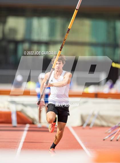 Thumbnail 1 in UIL 3A Boys State Track Meet photogallery.
