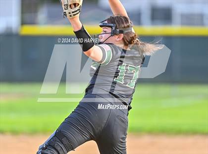 Thumbnail 2 in Golden vs Bear Creek photogallery.