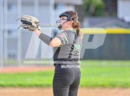 Thumbnail 2 in Golden vs Bear Creek photogallery.