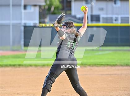 Thumbnail 2 in Golden vs Bear Creek photogallery.