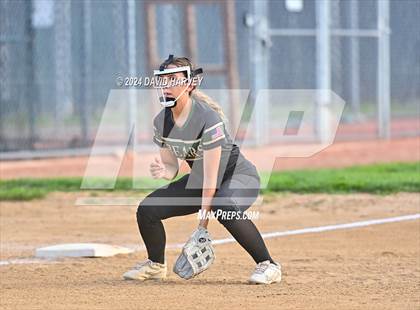 Thumbnail 2 in Golden vs Bear Creek photogallery.
