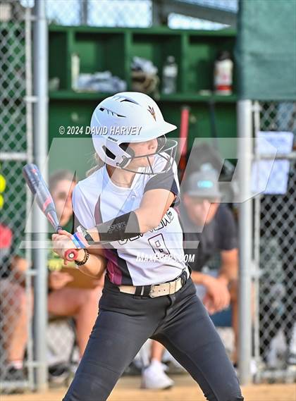 Thumbnail 2 in Golden vs Bear Creek photogallery.