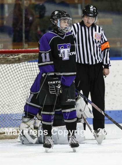 Thumbnail 3 in Newtown vs. Tri-Town (CIAC Division III Semifinal) photogallery.