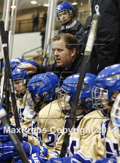 Thumbnail 3 in Newtown vs. Tri-Town (CIAC Division III Semifinal) photogallery.
