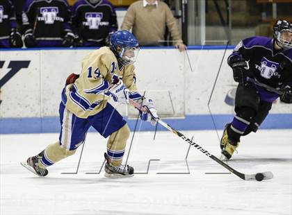 Thumbnail 3 in Newtown vs. Tri-Town (CIAC Division III Semifinal) photogallery.