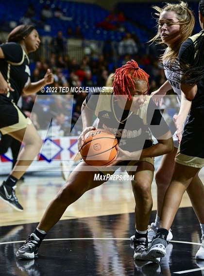 Thumbnail 1 in Jonesboro vs. Greenwood (AAA 5A State Final) photogallery.