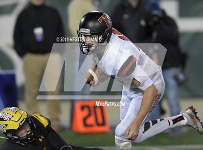 Thumbnail 3 in Del Oro vs. San Clemente (CIF State Division 1A Final) photogallery.