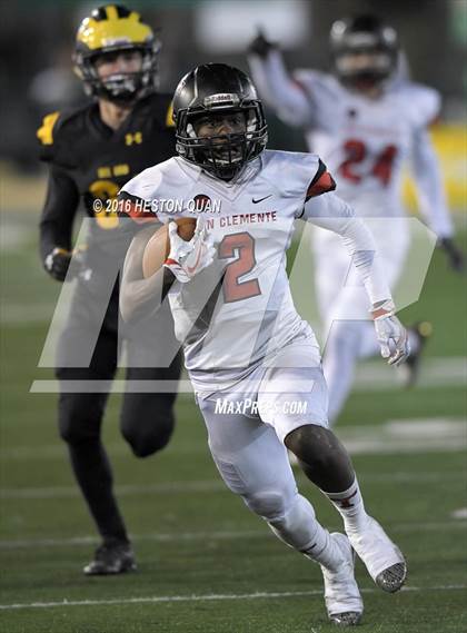 Thumbnail 3 in Del Oro vs. San Clemente (CIF State Division 1A Final) photogallery.