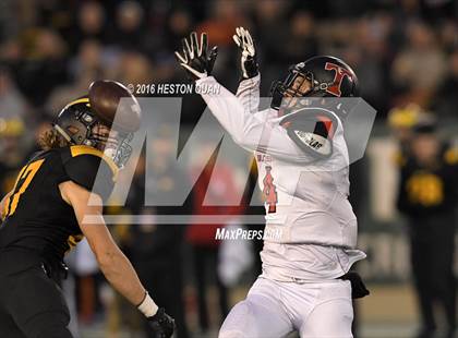 Thumbnail 3 in Del Oro vs. San Clemente (CIF State Division 1A Final) photogallery.