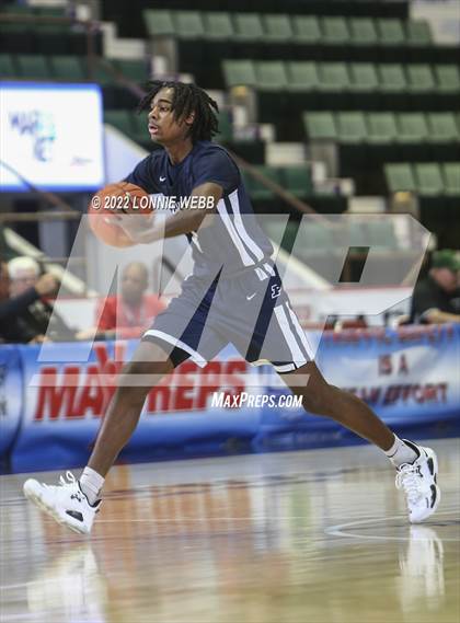 Thumbnail 3 in Manhasset vs Poughkeepsie (NYSPHSAA Class A Semifinal) photogallery.