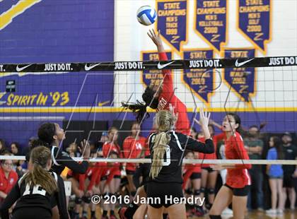 Thumbnail 2 in Walton vs. Kahuku (Durango Fall Classic) photogallery.