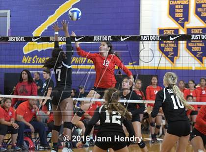 Thumbnail 3 in Walton vs. Kahuku (Durango Fall Classic) photogallery.