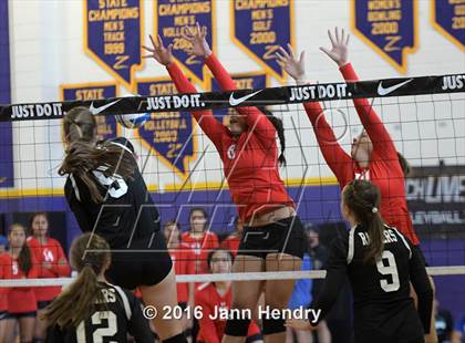 Thumbnail 3 in Walton vs. Kahuku (Durango Fall Classic) photogallery.