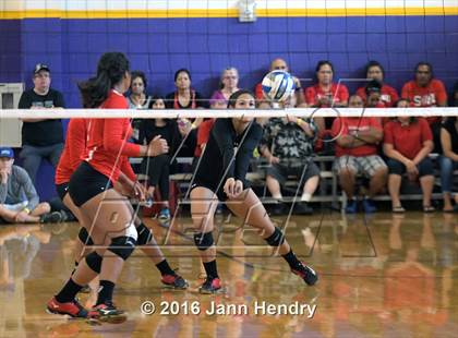 Thumbnail 2 in Walton vs. Kahuku (Durango Fall Classic) photogallery.