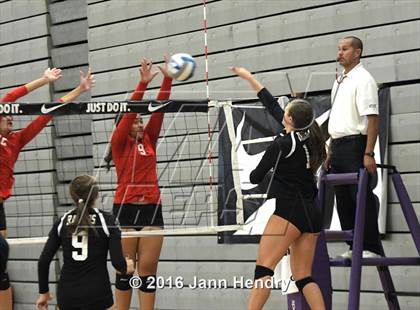 Thumbnail 3 in Walton vs. Kahuku (Durango Fall Classic) photogallery.